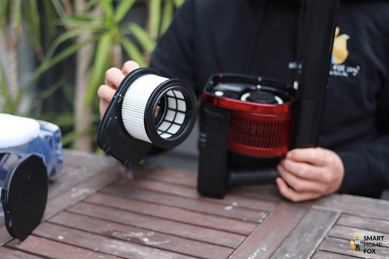 You can see the HEPA filter of the Shark Anti Hair Wrap Flexology.